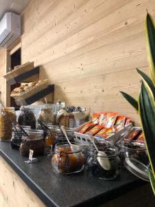 Kuchyň nebo kuchyňský kout v ubytování Hotel Crystal Interlaken