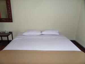 Ein Bett oder Betten in einem Zimmer der Unterkunft Bromo Permai 1