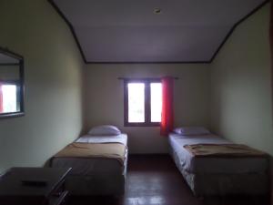 Ein Bett oder Betten in einem Zimmer der Unterkunft Bromo Permai 1