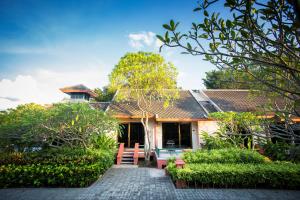 Taman di luar Lilawalai Resort