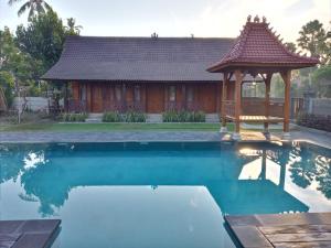 Sundlaugin á Buana Ecofarm Ecolodge eða í nágrenninu