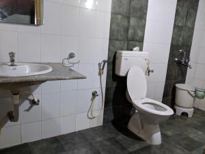 Um banheiro em Guddadamane Homestay