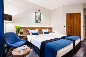 En eller flere senge i et værelse på Ascot Premium Hotel