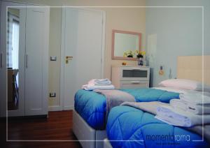 Postel nebo postele na pokoji v ubytování Momentoroma b&b