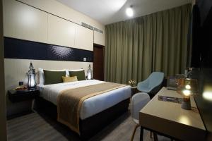 Cama ou camas em um quarto em TIME Express Hotel Al Khan