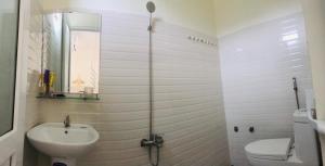 
Phòng tắm tại Quang Vinh - Đảo Lý Sơn
