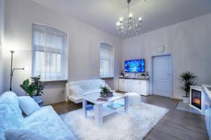 Televízia a/alebo spoločenská miestnosť v ubytovaní Apartmán BB centrum