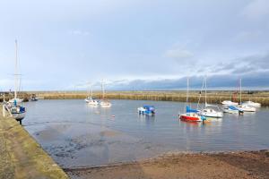 Musselburgh - Stylish 3 bed with Stunning Sea Views