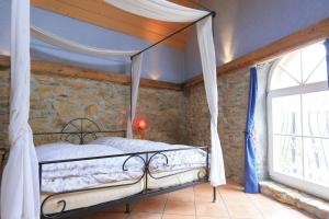 Postel nebo postele na pokoji v ubytování Hotel Weingewolbe