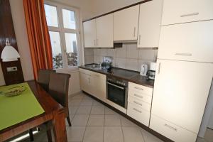 Küche/Küchenzeile in der Unterkunft Haus Möwe I Whg 02 mit Terrasse