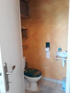 a bathroom with a toilet and a sink at L'Ancienne Forgerie de Sainte mère Eglise in Sainte-Mère-Église