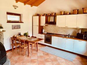 Kuhinja oz. manjša kuhinja v nastanitvi Il Granaio - Molino Maufet Mühle - Garden View