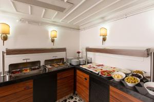 Comida no hotel ou em algum lugar perto