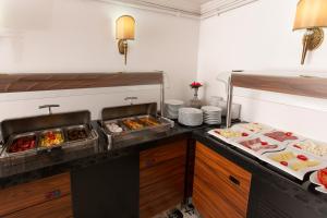 A cozinha ou cozinha compacta de Premist Hotels Sultanahmet