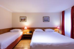 Ένα ή περισσότερα κρεβάτια σε δωμάτιο στο Hotel Perrin - former Carlton