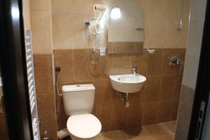 A bathroom at Guest house VRAZHDEBNA