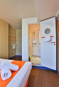 Postel nebo postele na pokoji v ubytování easyHotel Sofia