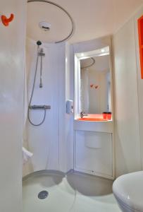 Koupelna v ubytování easyHotel Sofia
