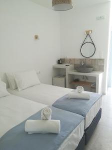 Ένα ή περισσότερα κρεβάτια σε δωμάτιο στο Glaros Hotel (By The Sea)