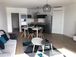 Dapur atau dapur kecil di Bel appartement f3 vue sur le golfe d’ajaccio