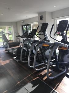 Fitness centrum a/nebo fitness zařízení v ubytování Feldon Valley