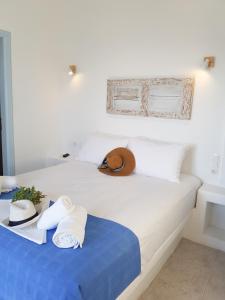 Ένα ή περισσότερα κρεβάτια σε δωμάτιο στο Glaros Hotel (By The Sea)