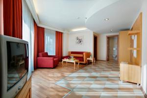 A television and/or entertainment centre at Alaiye Resort & Spa Hotel - Ultra All Inclusive