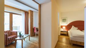Postel nebo postele na pokoji v ubytování Family Resort Rainer Sexten