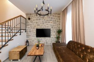 TV a/nebo společenská místnost v ubytování Villa Imperia ZadarVillas