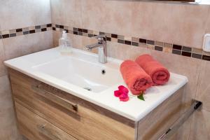 A bathroom at Finca Estrella