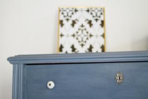 a blue dresser with a blue drawer at Ablak a hegyre vendégház in Mindszentkálla