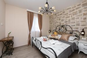 Postel nebo postele na pokoji v ubytování Villa Imperia ZadarVillas