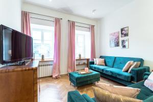 Televízia a/alebo spoločenská miestnosť v ubytovaní Ego Apartments Old Town II + 7 fotografií