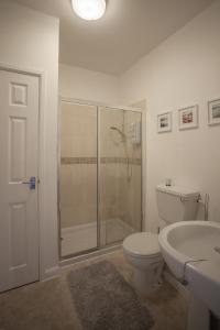 a bathroom with a shower and a toilet and a sink at Victory Apartment by RentMyHouse in Hereford