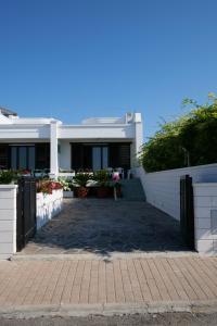 Κήπος έξω από το Panorama Leukos by LoveSud