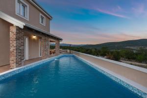 Bazén v ubytování Villa Imperia ZadarVillas nebo v jeho okolí