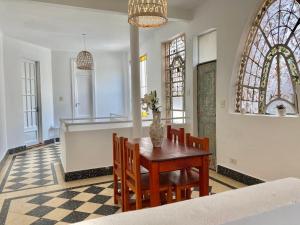 a dining room with a table and some chairs at Hospedaje de la Costa in Tigre