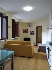 A seating area at FORT. Montagna A305
