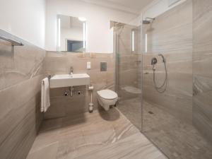 Ένα μπάνιο στο RS-HOTEL - smart luxury hotel & apartments, contactless and inspected