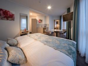 Ein Bett oder Betten in einem Zimmer der Unterkunft RS-HOTEL - smart & modern Hotel Apartments