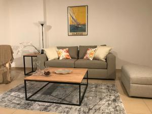 Posezení v ubytování Rimal Retreat by JS - Deluxe 1 BD Apartment