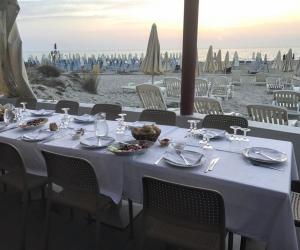 a table with plates of food on the beach at Horse Country Resort Congress & Spa in Arborea