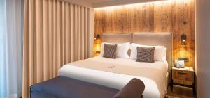 Postel nebo postele na pokoji v ubytování Le Massif Hotel & Lodge Courmayeur The Leading Hotels of the World