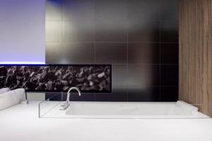 Koupelna v ubytování Carbon Hotel + 26 fotografií