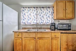 Gallery image of Lakefront Geneva Vacation Rental - Walk to Strip! in Geneva-on-the-Lake