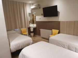 Hostal BESTPRICE Barcelona Stadium客房内的一张或多张床位