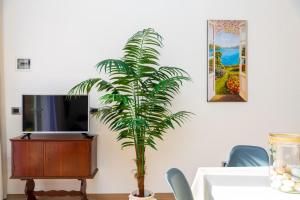 A television and/or entertainment centre at Appartamento Vicino al Mare