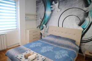 Apartman Aleksandar tesisinde bir odada yatak veya yataklar