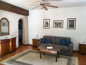 a living room with a couch and a table at Villa Pietrafiore in Monterosso al Mare
