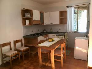 a kitchen with a table with bananas on it at Villa Pietrafiore in Monterosso al Mare